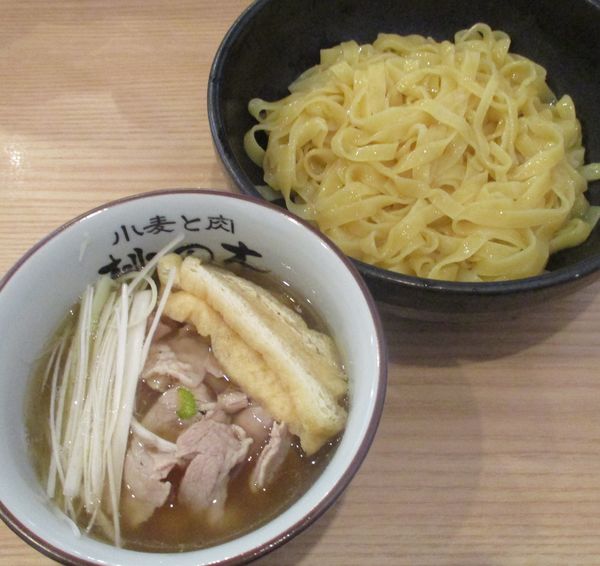 「コクまろ塩（麺少な目）900円」@小麦と肉 桃の木の写真