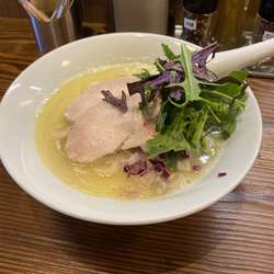 鶏骨塩白湯らぁ麺　大盛　930円