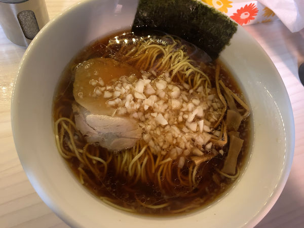 「ラーメン600円、半餃子200円」@元祖敏々亭 びんびんの写真
