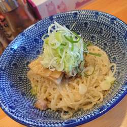 煮干中華そばこってり 600円＋ニボ油葱玉1/2 100円