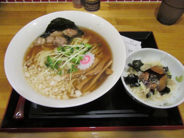 「かもラーメン（８００円）＋ミニフォアグラ丼５００円」@中華そば かもまるの写真