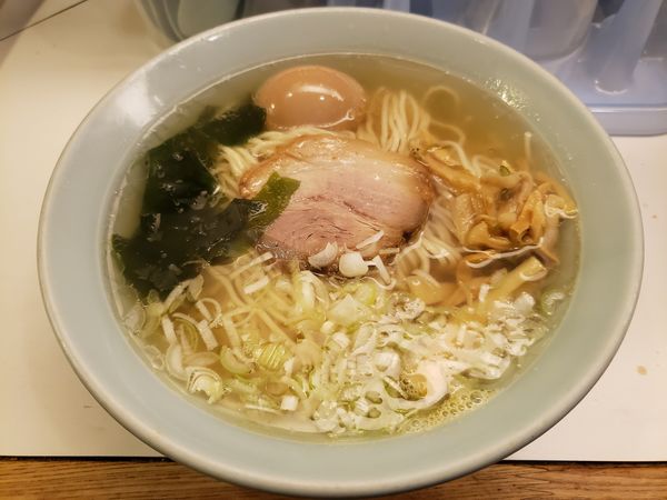 「鯛だし塩らーめん+味玉」@麺者 侍の写真