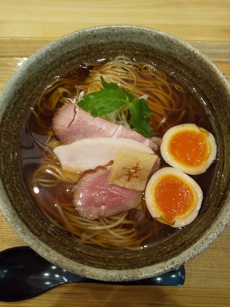 「貝だしの醤油らぁめん（味玉付き）」@麺家 幸先坂の写真