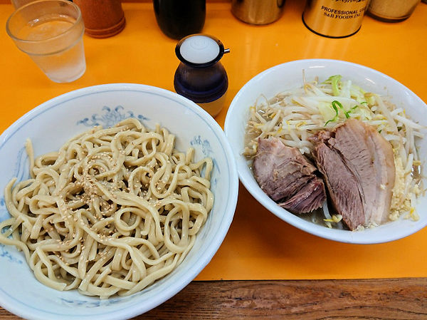 「ラーメン（少なめ）、つけ麺」@ラーメンエース 八王子店の写真