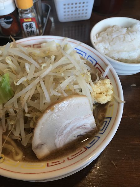 「カツ盛りヒトウラーメン、サービスライス」@飛騰の写真