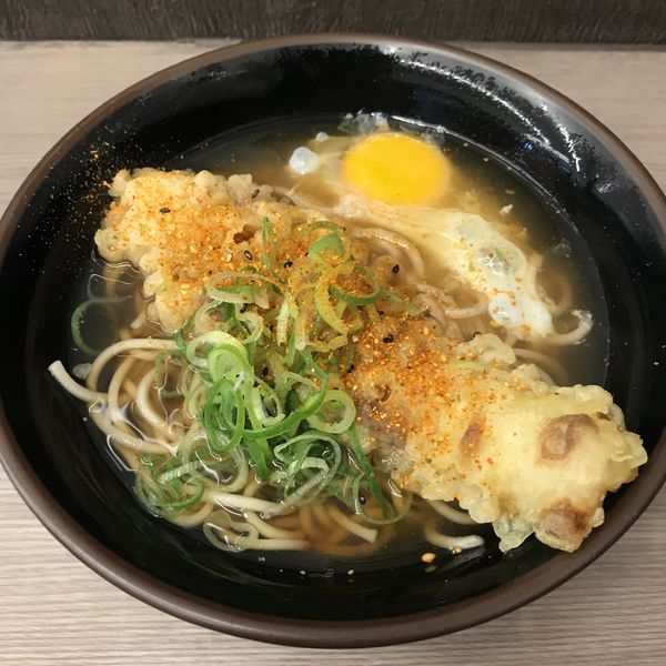 「ちくわ天（￥360）＋生玉子（￥80）」@都そば 天王寺店の写真