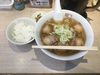 「喜多方ラーメン¥680」@喜多方ラーメン坂内 新宿西口思い出横丁店の写真