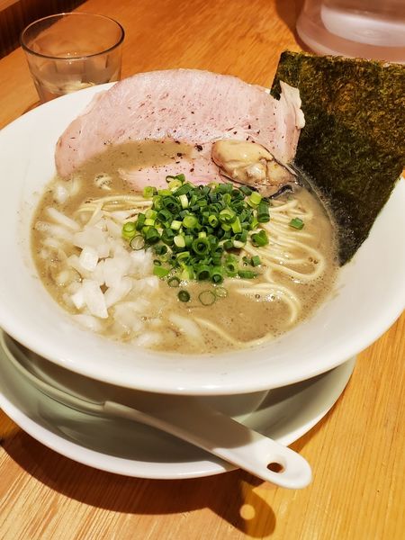 「極濃牡蠣煮干しそば」@麺屋 まほろ芭の写真