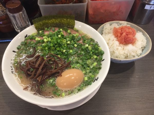 「ねぎちゃーしゅーめん＋味付たまご＋明太ごはん」@博多長浜らーめん いっきの写真