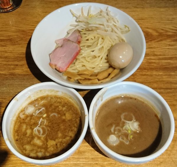 「味玉二色つけめん」@神保町 可以の写真