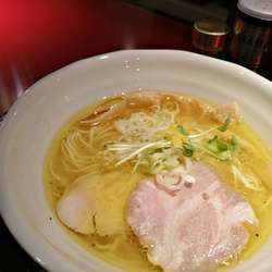 知床鶏の黄金塩そば(850円)