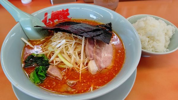 「辛味噌ネギラーメン激辛＋半ライス1000円」@ラーメン山岡家 厚木店の写真