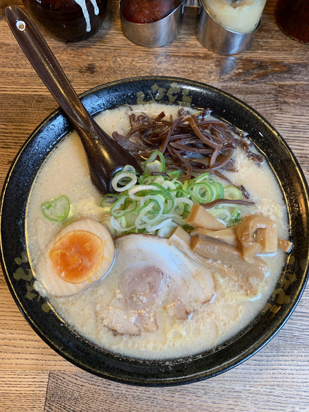 「とんこつらーめん」@総本家 しなとら 美濃加茂店の写真