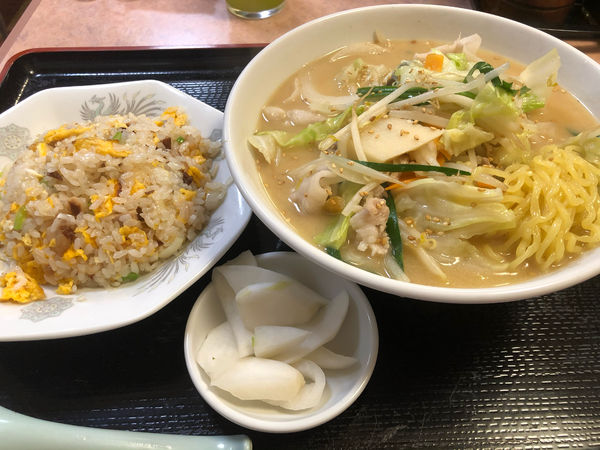 「半チャーハン味噌ラーメンセット930円」@中華料理 きらくの写真