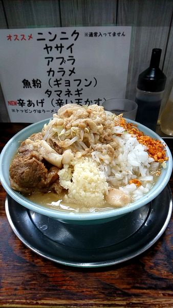 「塩800円麺増し100円600g」@麺でる 川崎店の写真