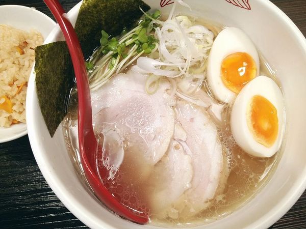 「特製しおらーめん＋だし炊きごはん」@麺処 あす花の写真