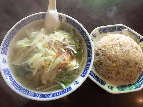 「タンメン+チャーハン」@中華料理 登喜和の写真