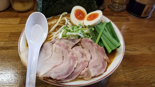 「激辛ONIスペシャル　並　生ニラトッピング」@豚骨らあめん専門店 とんこつ家ZUNの写真