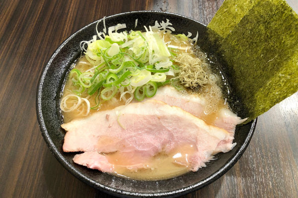 「横道ラーメン730円+ネギ100円+替え玉130円」@横道の写真