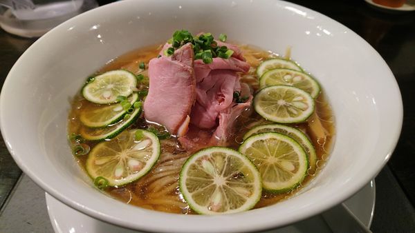 「【夜】6月限定：酢橘の冷やし煮干しらぁめん」@KaneKitchen Noodlesの写真