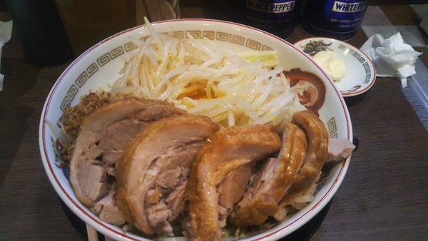 「ミニ豚らーめん+汁なし（ニンニクヤサイカラメアレ）」@豚山 鶴見店の写真