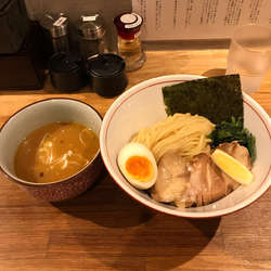 芳醇魚介鶏白湯旨辛つけ麺