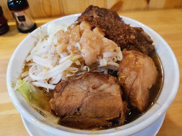 「醤油並＋豚3枚」@ラーメン 成り上がれの写真