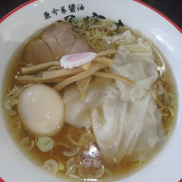 「ワンタン麺900円、半ライス100円、味玉クーポン」@煮干しらーめん 海空土 吉岡店の写真