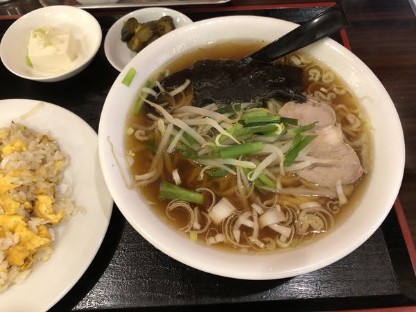 「正油ラーメン＋半チャーハン」@中国台風の写真