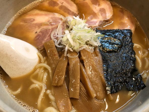 「らーめん（大）＋チャーシュー」@麺屋吉左右の写真