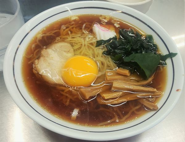 「ラーメン+玉子（生）」@西新井ラーメンの写真