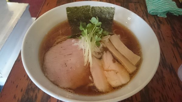 「鶏と貝出汁の醤油ラーメン（800円）」@なかよしバル ボラチョバンチョの写真
