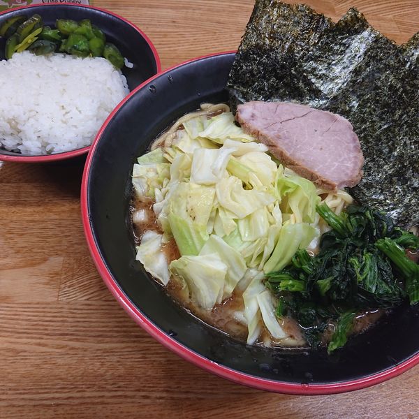 「ラーメン700円、キャベツ100円、∞ライス50円」@麺家 紫極の写真