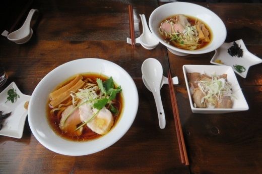 「本枯節となま醤油ラーメン+ 淡麗比内地鶏麺+チャーシュー丼」@エビス食堂の写真