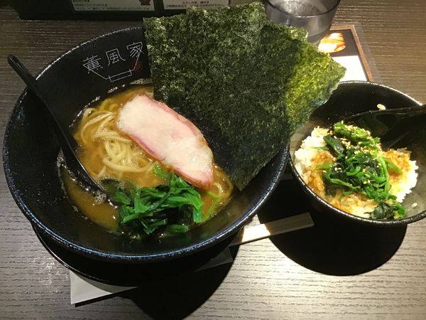 「並720円麺硬味濃油多(イベント500円)カレー丼100円」@横浜家系 薫風家の写真