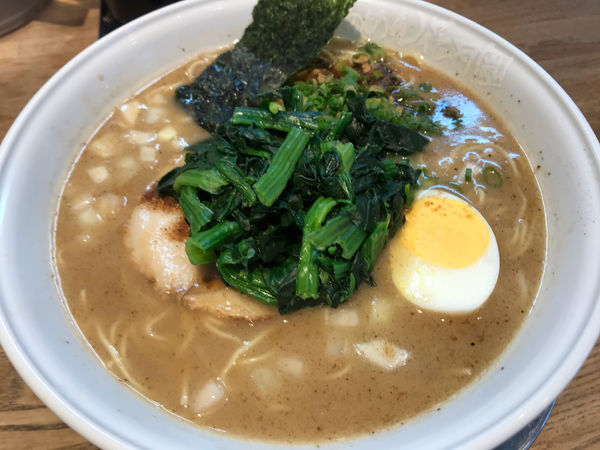 「豚そば銀次郎大盛固めほうれん草無料　940円」@らあめん花月嵐 原町田店の写真