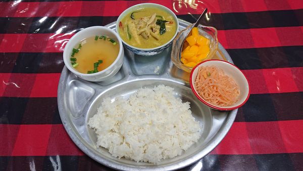 「（ランチ）グリーンカレーセット　１１００円」@本場タイ料理 いなかむらの写真