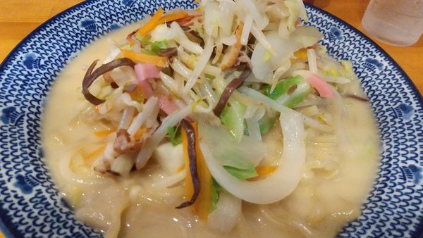 「白ちゃんぽん（野菜大盛無料）」@じげもん ちゃんぽん 赤羽店の写真