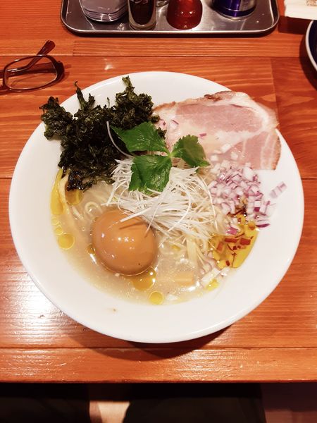 「(限定)冷やし貝出汁塩そば800円+味玉100円」@麺屋 真心の写真