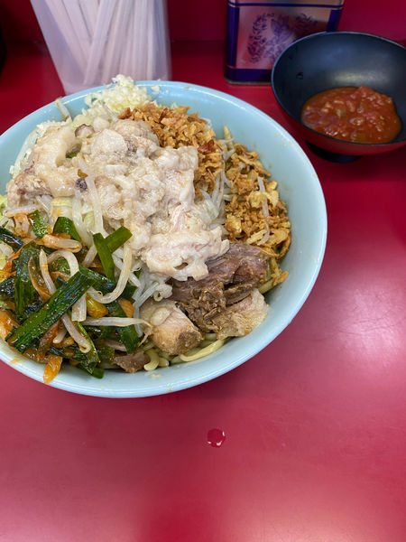 「小ラーメン　つけ味　冷汁なし　生卵　ニラだれ　サルサソース」@ラーメン二郎 中山駅前店の写真