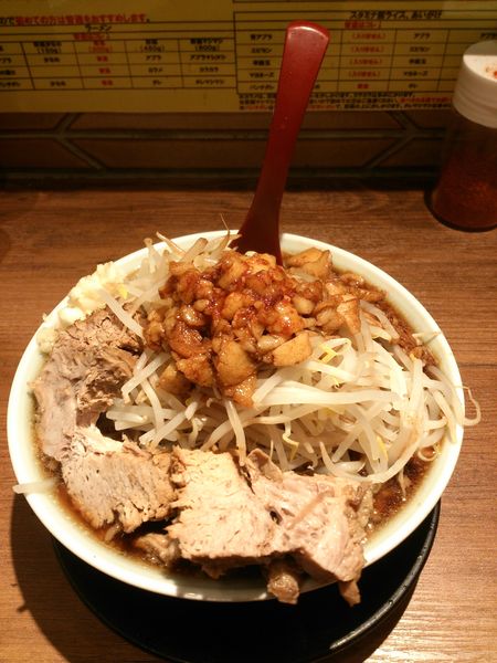 「ラーメン豚マシ950円」@ラーメン 豚パンチ 大宮南銀通り店の写真