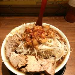 ラーメン豚マシ950円