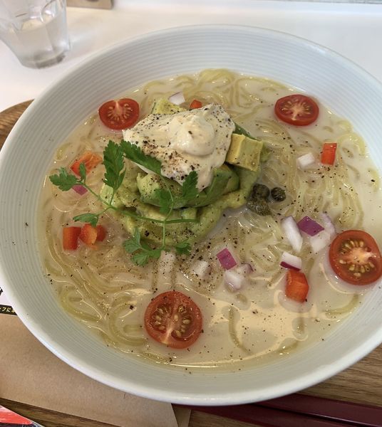 「アボガド冷麺　1180円」@冷麺ダイニングつるしこの写真
