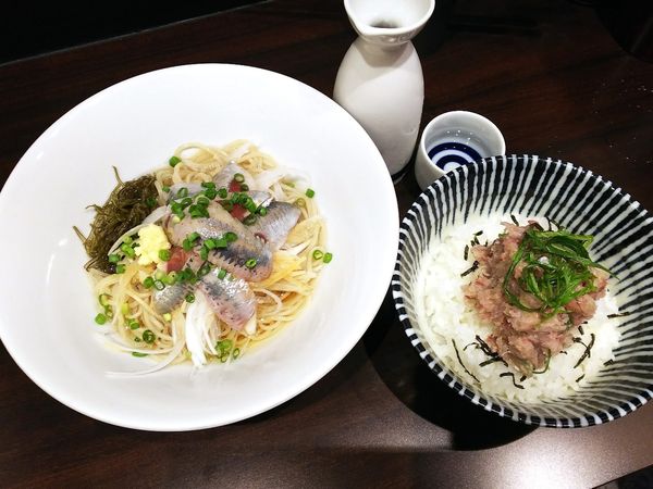 「昆布水の冷しいわしそば¥520＋長崎県産真鯵のなめろう丼」@寿製麺 よしかわ 西台駅前店の写真