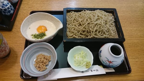 「とろろそば大盛り＋納豆」@蕎麦処 大井三ツ又 吉田家の写真