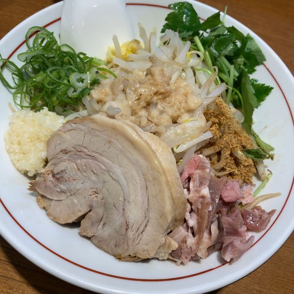 「【限定】煮干し香るジャンクなまぜそば800円」@寿製麺よしかわ 川越店の写真