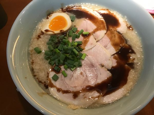 「豚骨麺650円・替玉150円」@こってり豚骨 麺屋 信長の写真