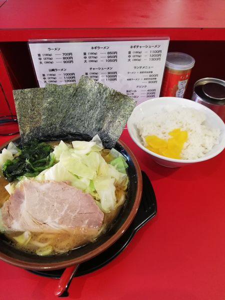 「ラーメン＋キャベツ　800円」@横浜家系ラーメン 山崎家 白楽店の写真