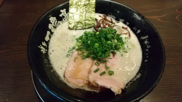 「豚骨ラーメン（バリカタ）690円」@博多一瑞亭の写真