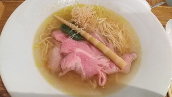 「白醤油らーめん750円」@清湯豚骨白醤油拉麺 LABO麺の写真